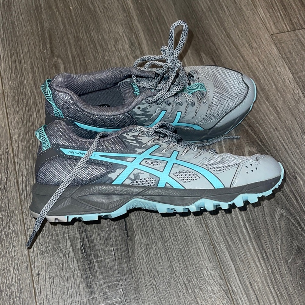 Women’s ASIC Tennis Shoes BRAND NEW
